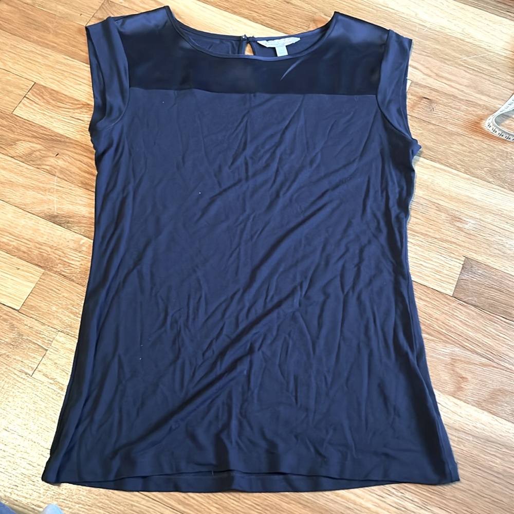 Gently worn women’s top by Banana Republc size Medium. Navy Blue